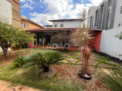 Casa com 4 Quartos à venda, 363m² no Setor Leste Universitário, Goiânia