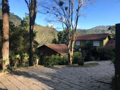 Casa com 4 Quartos para alugar, 591m² no Fazenda Inglesa, Petrópolis