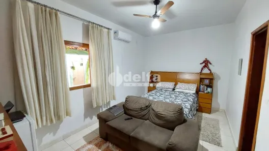 Casa com 3 Quartos à venda, 182m² no Santa Luzia, Uberlândia