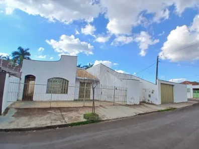 Casa com 4 Quartos para alugar, 318m² no Vila José Bonifácio, Araraquara