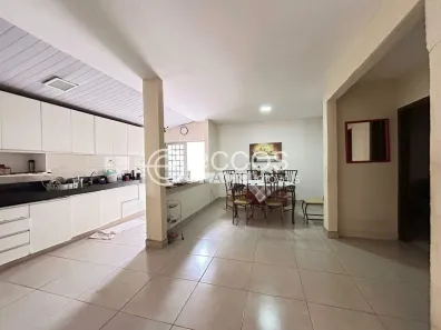 Casa com 2 Quartos à venda, 210m² no Santa Mônica, Uberlândia