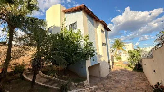 Casa com 6 Quartos para alugar, 267m² no Ibituruna, Montes Claros