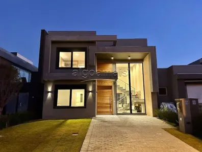 Casa de Condomínio com 4 Quartos à venda, 195m² no , Xangri-Lá