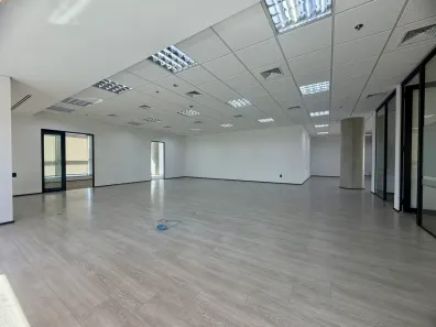 Sala Comercial para alugar, 212m² no Cambuí, Campinas