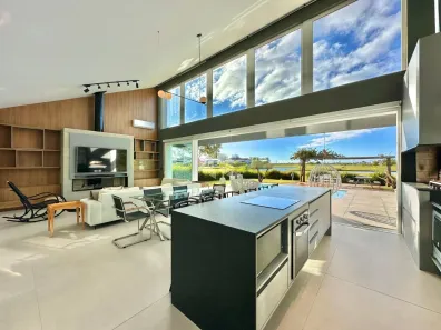 Casa de Condomínio com 4 Quartos à venda, 230m² no XANGRI-LÁ, Xangri-lá