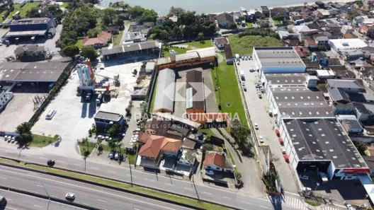 Ponto Comercial com 44 Quartos à venda, 8079m² no Serraria, São José