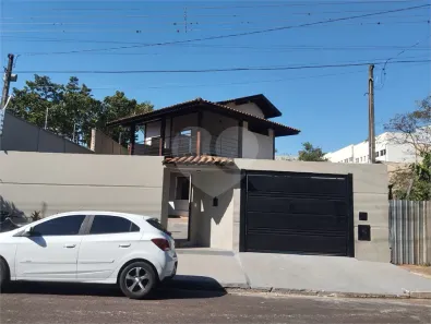 Casa com 3 Quartos à venda, 250m² no Vila Harmonia, Araraquara