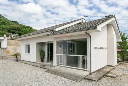 Casa com 5 Quartos à venda, 185m² no Morro das Pedras, Florianópolis