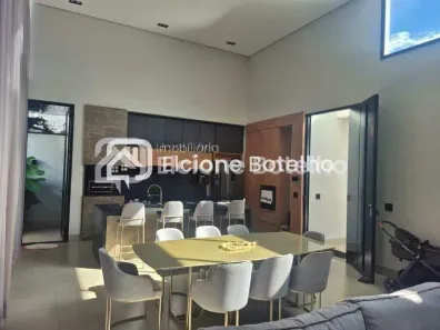 Casa com 3 Quartos à venda, 216m² no Grand Ville, Uberlândia