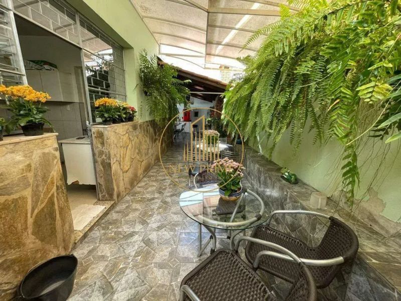 Casa com 4 quartos — Prado, Belo Horizonte