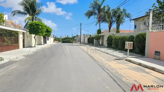 Lote/Terreno à venda, 800m² no Candelária, Natal