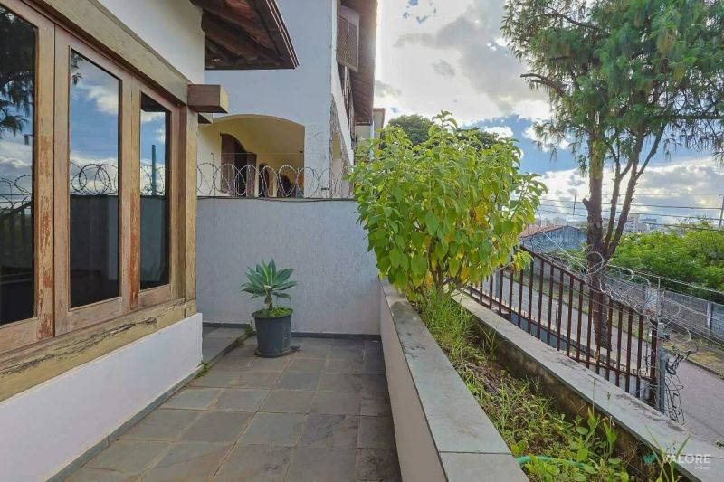 Casa com 4 quartos — Santa Lúcia, Belo Horizonte