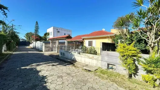 Casa com 3 Quartos à venda, 219m² no Campeche, Florianópolis