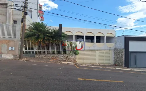 Casa com 3 Quartos para alugar, 228m² no Centro, Franca