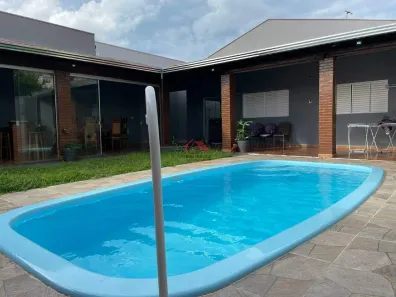 Casa com 3 Quartos para alugar, 250m² no Jardim São Bento, Uberaba