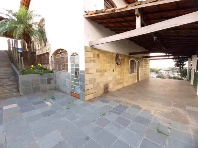 Imóvel Comercial com 5 Quartos para alugar, 400m² no Palmeiras, Belo Horizonte