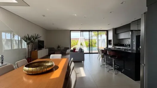 Casa de Condomínio com 3 Quartos para alugar, 258m² no Gávea, Uberlândia