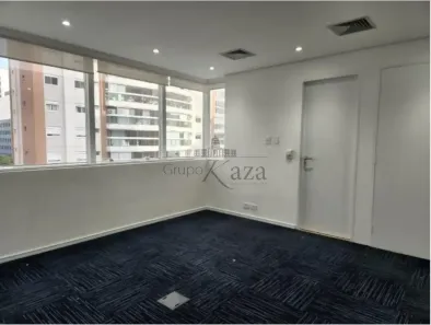 Sala Comercial à venda, 120m² no Vila Olímpia, São Paulo