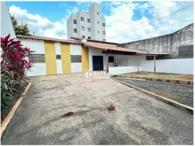 Casa com 2 Quartos para alugar, 90m² no Jardim Colina, Uberlândia