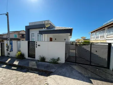Casa de Condomínio com 3 Quartos à venda, 179m² no Ogiva, Cabo Frio
