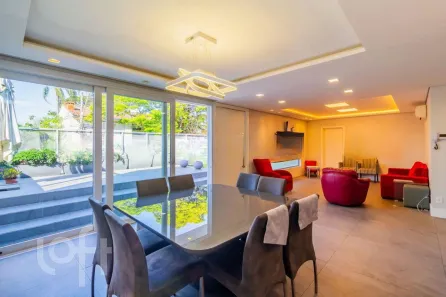 Casa com 3 Quartos à venda, 310m² no Três Figueiras, Porto Alegre