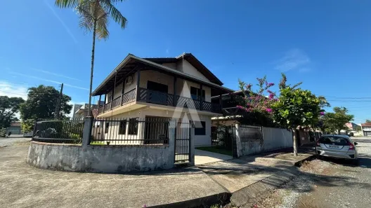 Sobrado com 5 Quartos à venda, 379m² no Jardim Iririú, Joinville