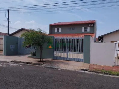 Casa com 8 Quartos à venda, 271m² no Parque Residencial Joaquim Toledo Piza, Londrina