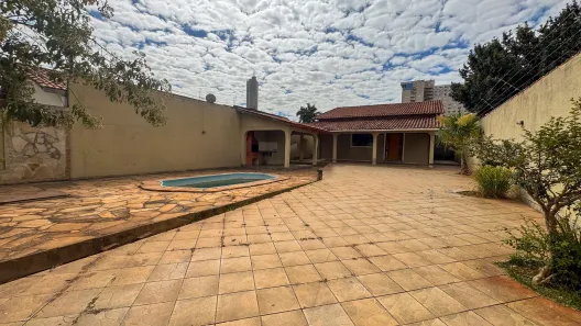 Casa com 4 Quartos para alugar, 230m² no Jardim América, Goiânia