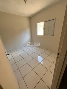 Casa com 2 Quartos para alugar, 10m² no Vila Arquelau, Uberaba