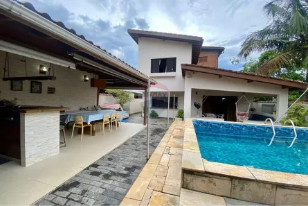 Sobrado com 4 Quartos à venda, 276m² no Jardim Las Palmas, Guarujá