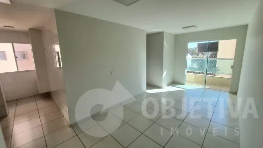 Apartamento com 3 Quartos para alugar, 80m² no Presidente Roosevelt, Uberlândia