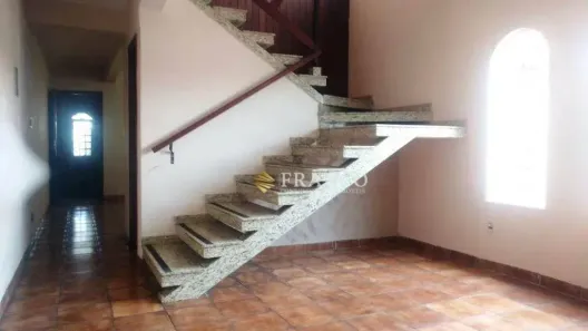 Sobrado com 4 Quartos à venda, 200m² no Areão, Taubaté