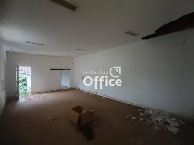 Sala Comercial para alugar, 200m² no Centro, Anápolis