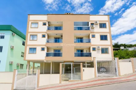 Apartamento com 3 Quartos para alugar, 83m² no Praia Comprida, São José