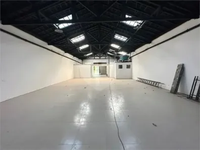 Galpão/Depósito/Armazém para alugar, 300m² no Jurubatuba, São Paulo