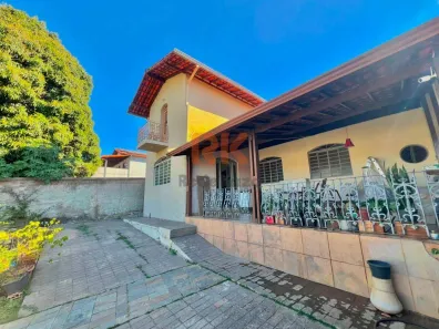 Casa com 3 Quartos para alugar, 188m² no Planalto, Belo Horizonte