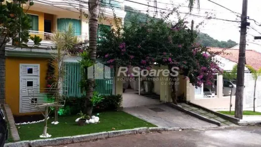 Casa de Condomínio com 4 Quartos à venda, 400m² no Vila Valqueire, Rio de Janeiro