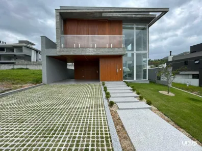 Casa de Condomínio com 3 Quartos à venda, 339m² no Pedra Branca, Palhoça