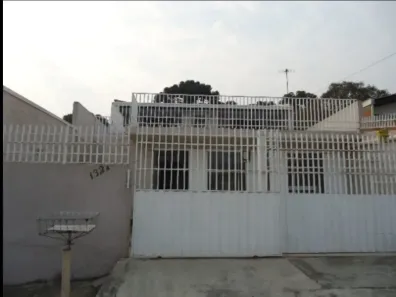 Sobrado com 4 Quartos à venda, 200m² no Uberaba, Curitiba