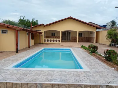 Casa com 4 Quartos à venda, 206m² no Setor Criméia Leste, Goiânia