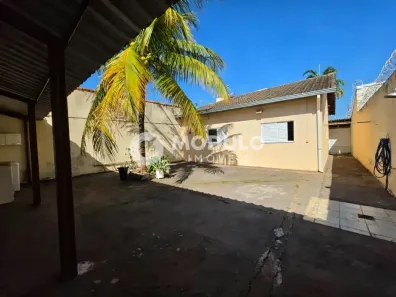 Casa com 3 Quartos à venda, 163m² no Santa Mônica, Uberlândia