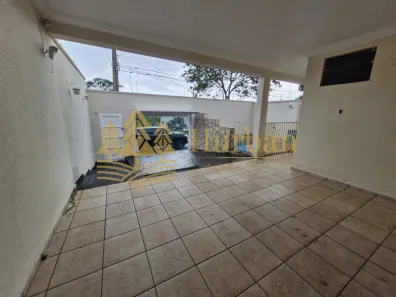Casa com 3 Quartos à venda, 250m² no Vigilato Pereira, Uberlândia