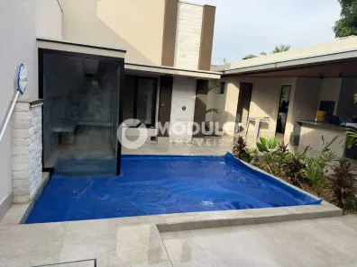 Casa com 4 Quartos à venda, 236m² no Cidade Jardim, Uberlândia