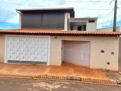 Sobrado com 3 Quartos à venda, 294m² no , Santa Lúcia