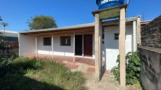 Casa com 1 Quarto para alugar, 50m² no Antares, Londrina