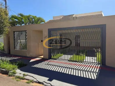 Casa com 3 Quartos para alugar, 200m² no Universitário, Londrina