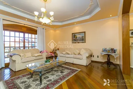 Sobrado com 5 Quartos à venda, 543m² no Jardim Itu, Porto Alegre