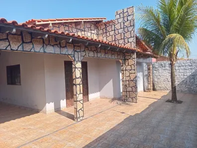 Casa com 3 Quartos à venda, 300m² no Petrópolis, Várzea Grande