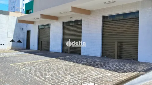 Ponto Comercial para alugar, 246m² no Santa Mônica, Uberlândia