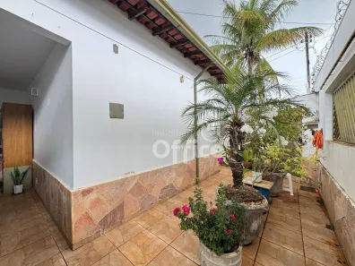 Casa com 3 Quartos à venda, 246m² no Jardim Ana Paula, Anápolis